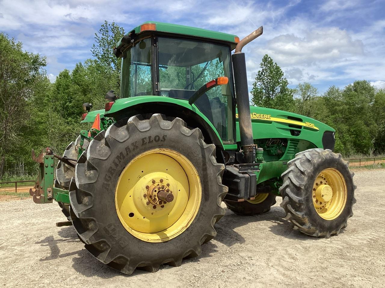John Deere 7820 Tractor MFWD