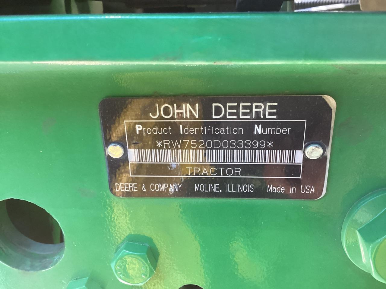 John Deere 7520 Tractor MFWD w/John Deere 741 Self Leveling Loader