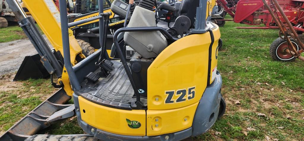 2018 Gehl Z25 Mini Excavator (RIDE AND DRIVE)