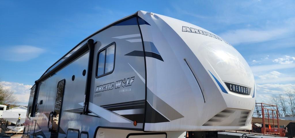 2021 Forest River Arctic Wolf 287BH Limited Fifth Wheel Camper (TITLE DELAY)