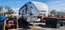 2021 Forest River Arctic Wolf 287BH Limited Fifth Wheel Camper (TITLE DELAY)