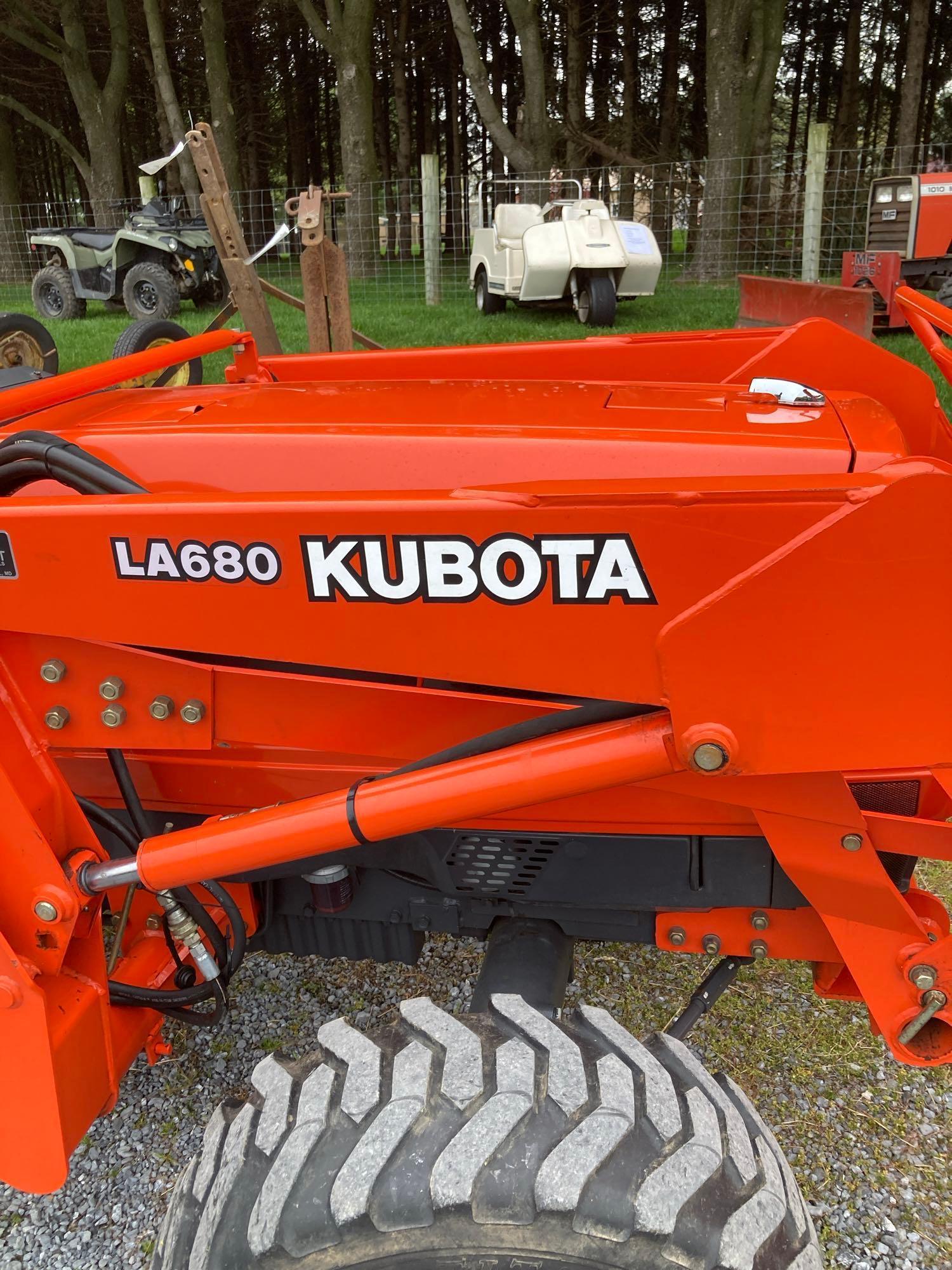 Kubota K3600 Tractor with LA680 loader