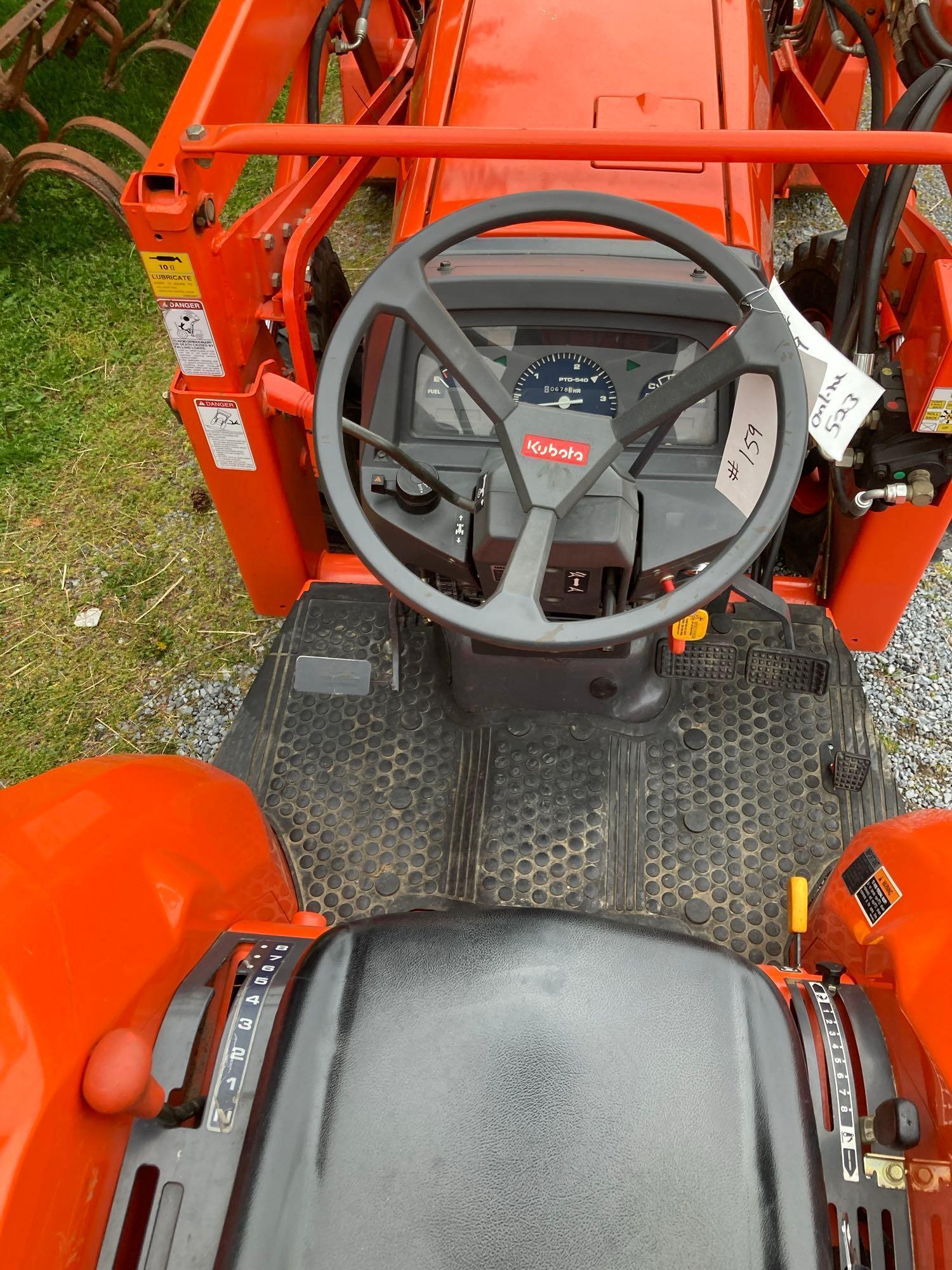 Kubota K3600 Tractor with LA680 loader