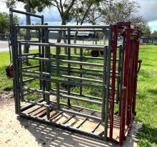 WW Livestock Working / Trimming Chute for Cattle with Adjustable and Customizable Gates