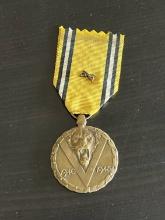 Belgian WWII Victory/Comm. Medal with Swords