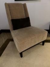30"�W x 32"�D x 40"�H DÃ©cor Fabric Chair