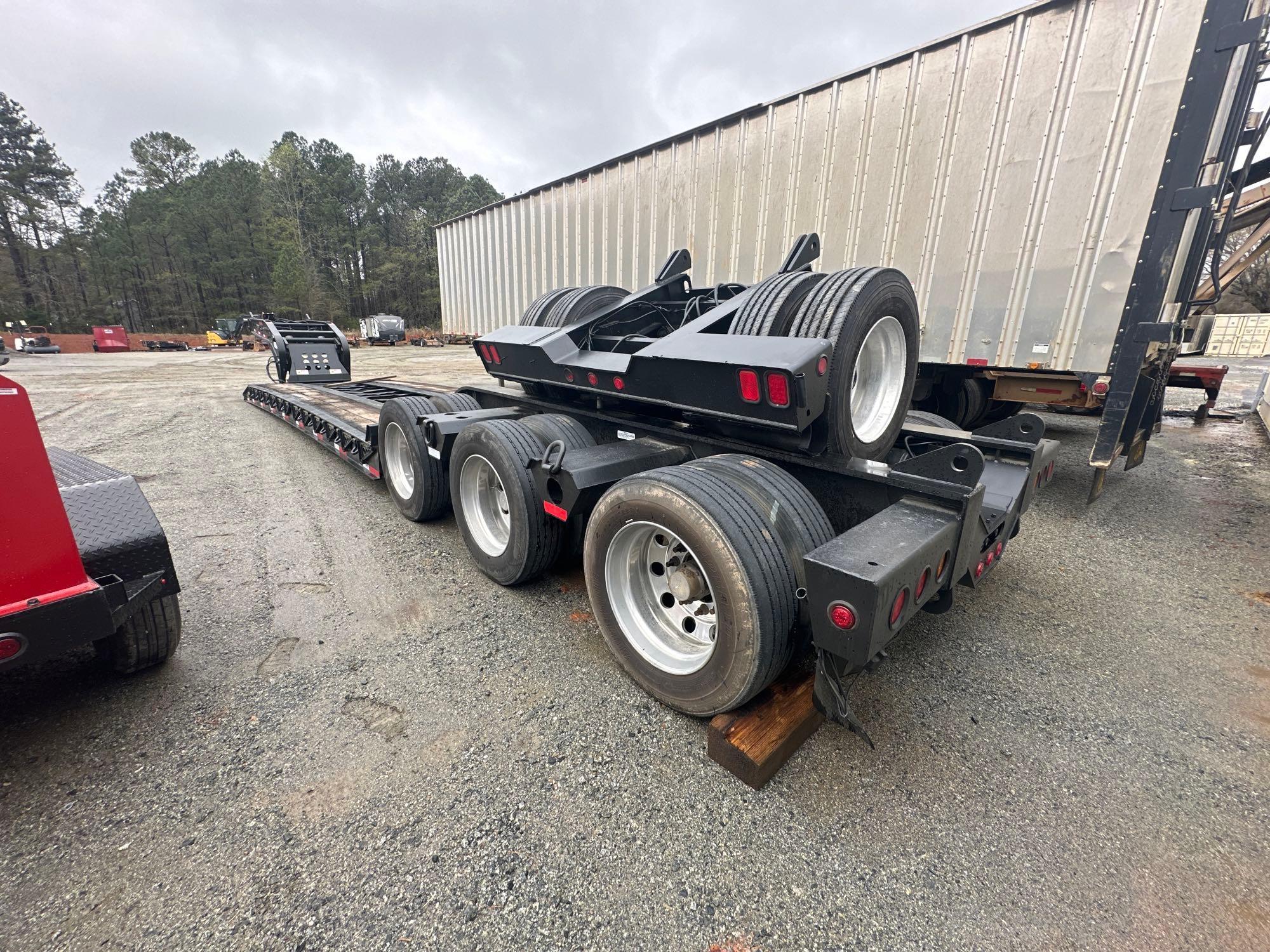2015 FONTAINE MAGNITUDE 55H 55 TON TRI/A LOWBOY WITH 4TH STINGER AXLE