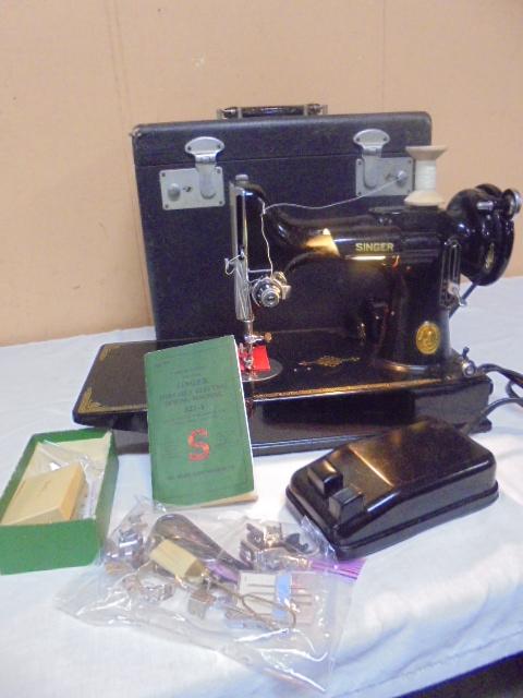 Vintage Singer 221-1 Feather Weight Sewing Machine