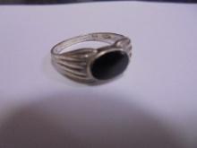 Vintage Ladies Sterling Silver & Black Onyx Ring