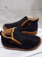 Insulated Black & Brown Boots. Size: M