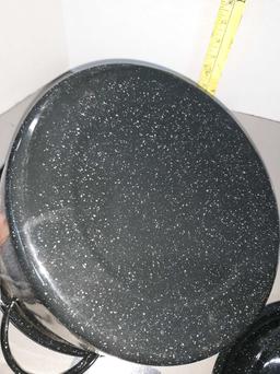 Speckled Black Stock Pot with Lid
