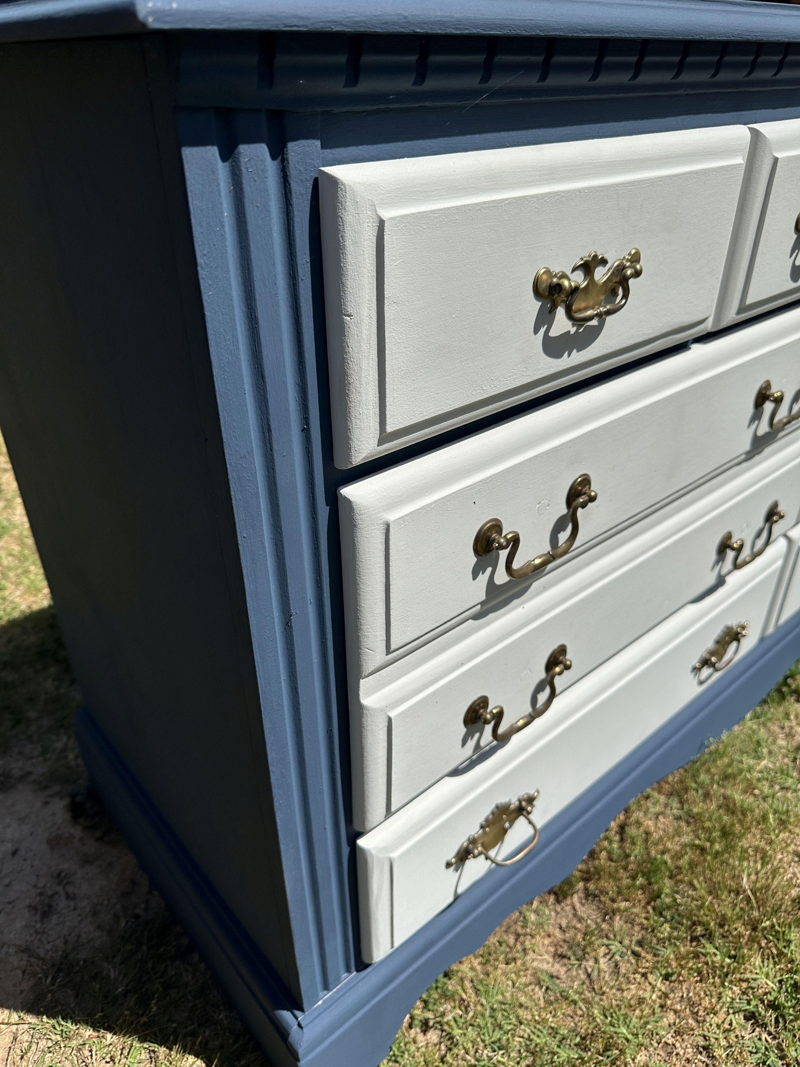 Broyhill 7 Drawer Painted Dresser/Approx 53 Inches Long (Local Pick Up Only)