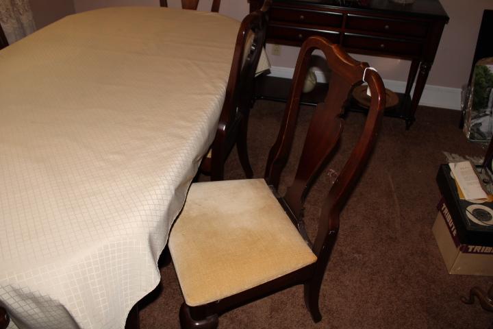 Beautiful Cherry Style Dining Table w/2 Leaves and 6 Chairs