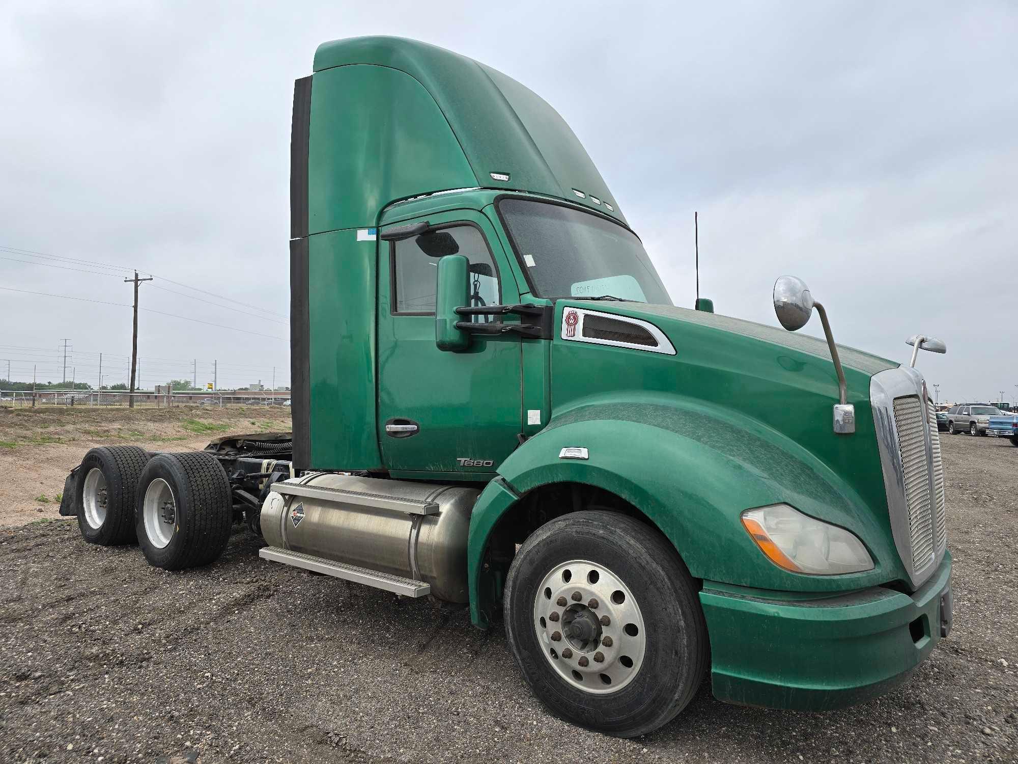 2015 Kenworth T680 Day Cab Truck Tractor