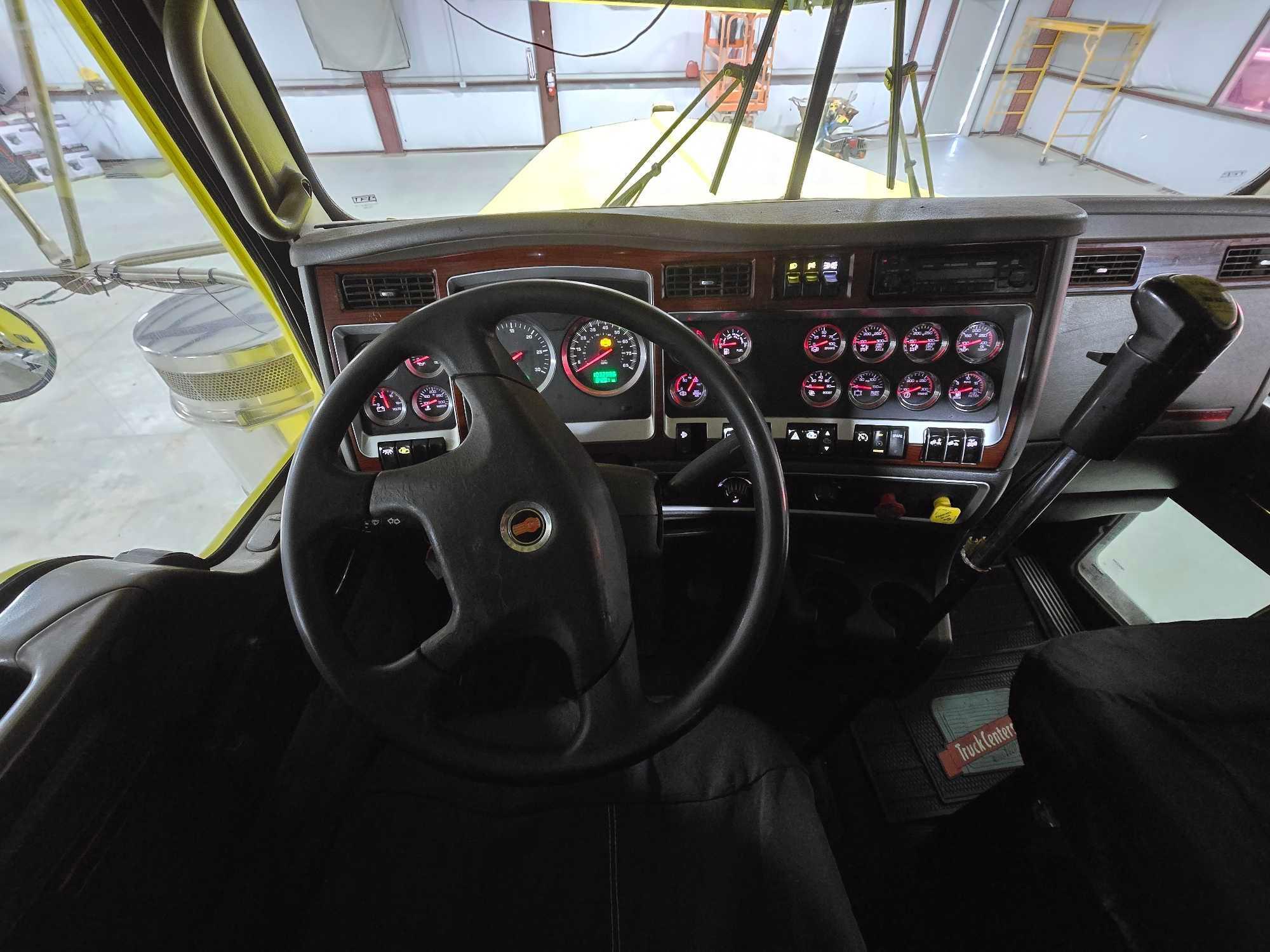 2008 Kenworth W900 Day Cab Truck Tractor