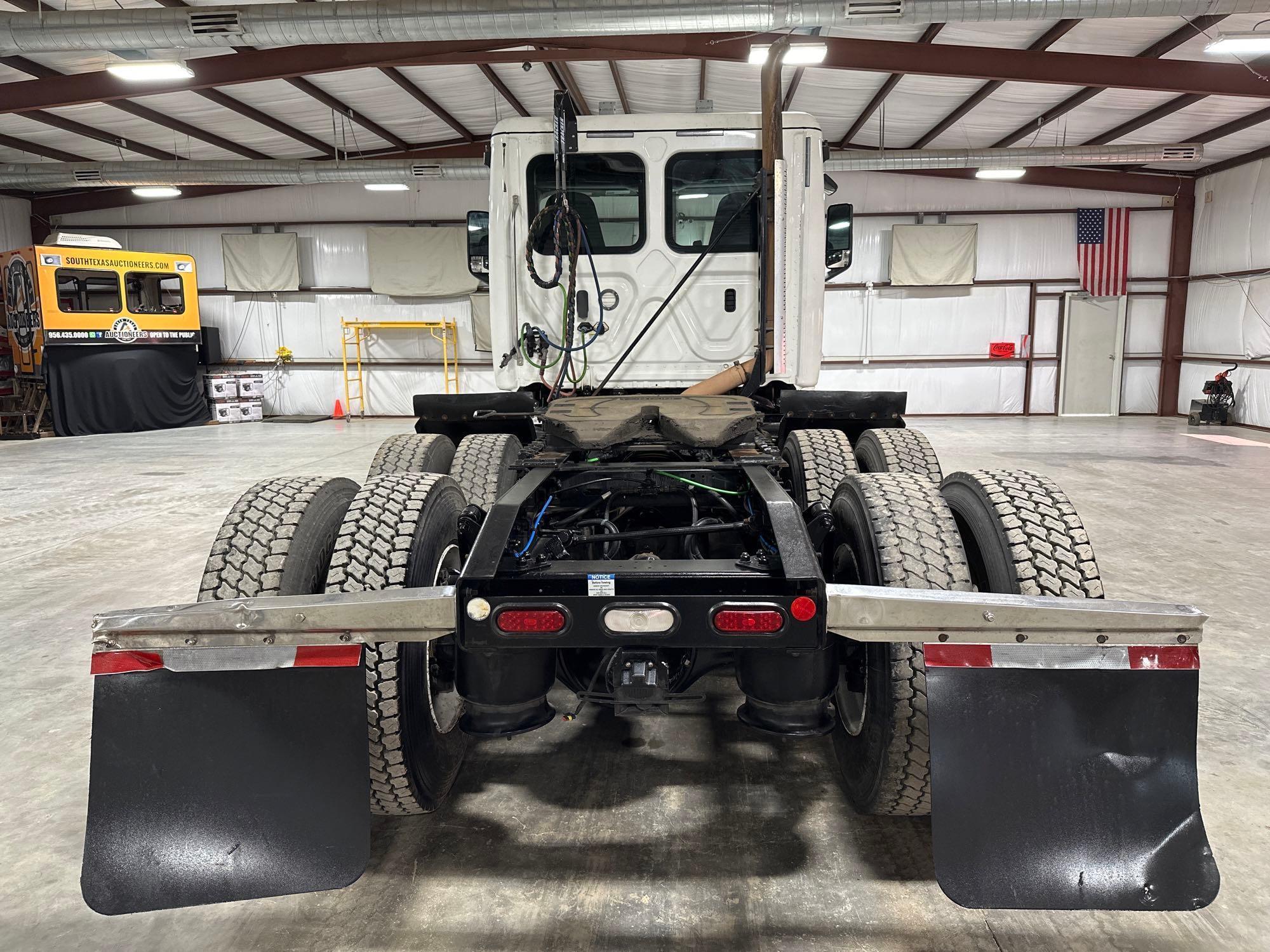 2019 Freightliner Cascadia Day Cab Truck Tractor