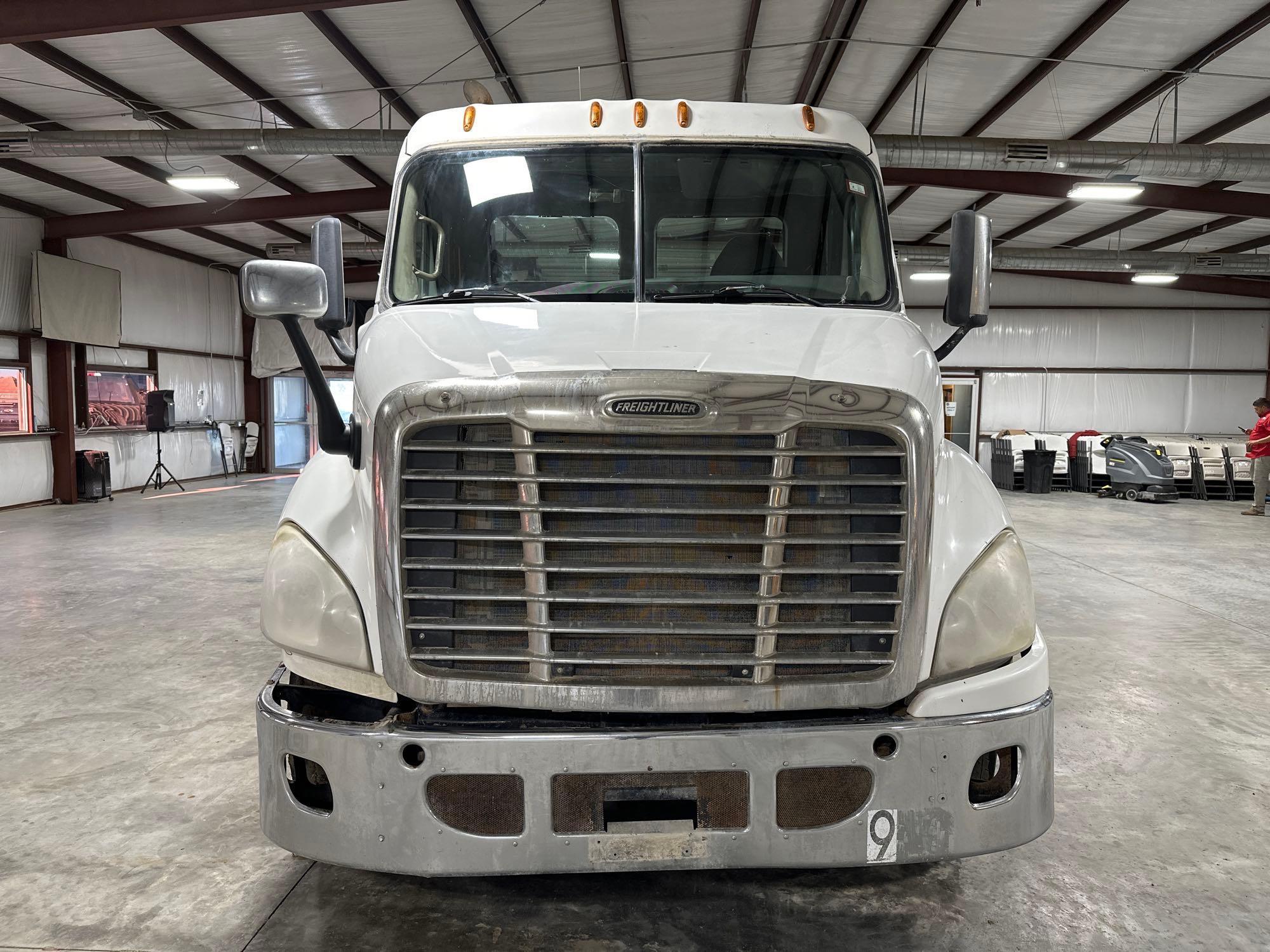 2016 Freightliner Cascadia 113 Day Cab Truck Tractor