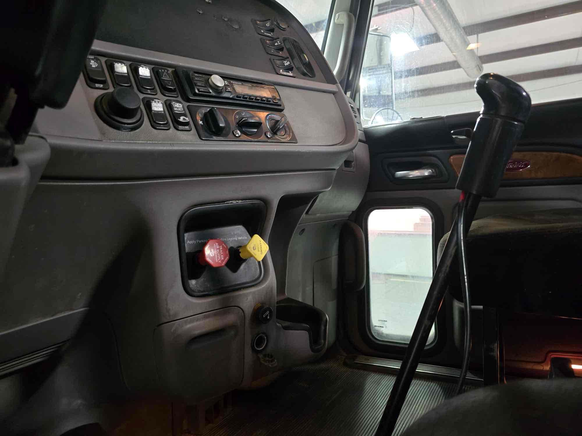 2012 Peterbilt 367 Day Cab Truck Tractor