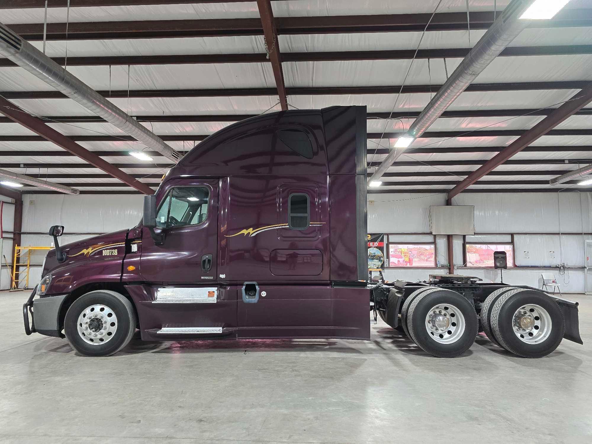 2016 Freightliner Cascadia 125 Sleeper Truck Tractor
