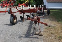 IH 720 5 BOTTOM ON LAND PLOW, NO COULTERS, AUTO