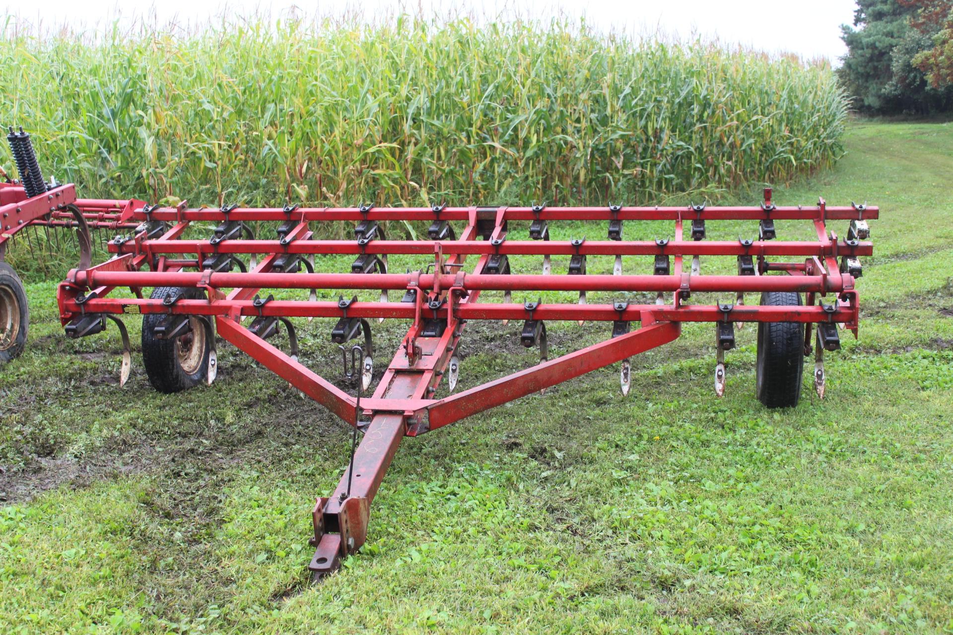 IH 4500 FIELD CULT, 15' PULL TYPE, NO CYLINDER