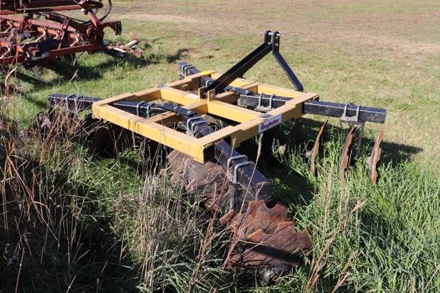 8' KING KUTTER 3PT NOTCHED BLADE DISC, 3 YEARS OLD, USED ON LESS THAN 40 ACRES,
