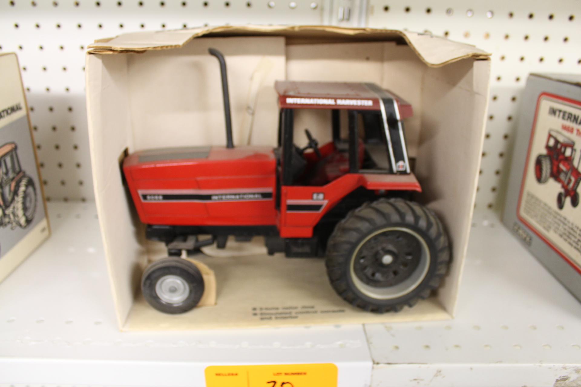 IH 5088 Toy Tractor, Singles, NIB, box has damage