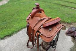 Hereford 15 1/2" All Around Saddle With Bridle