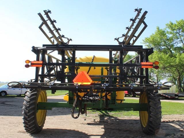 Redball 670 PT Sprayer, 1200 Gal Poly Tank, 80' Booms, 4 Sections, 3-Way Nozzles