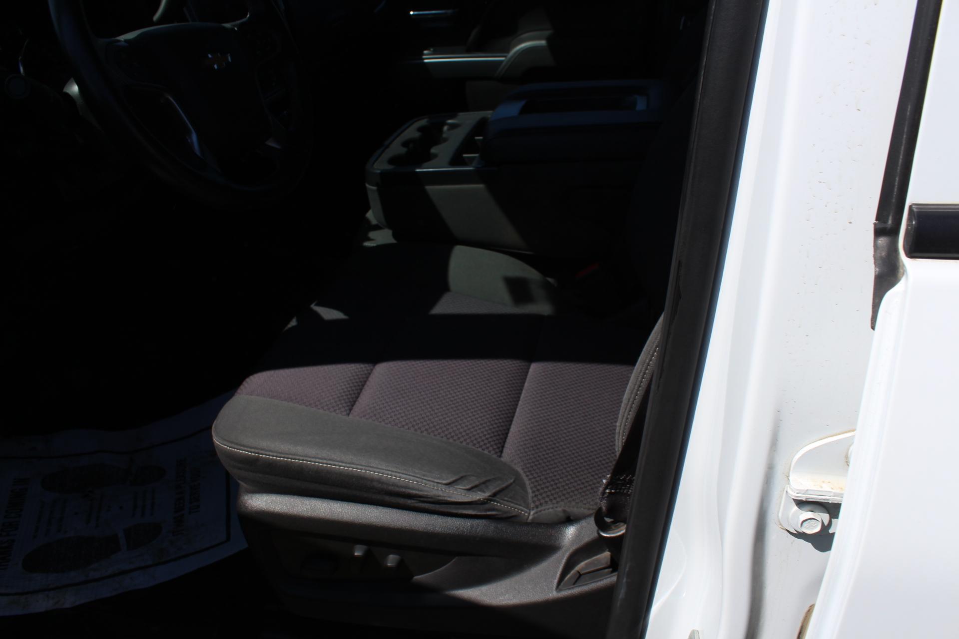2016 Chevrolet Silverado 1500 LT, 5.3L, Auto 4x4, Auto Trans, 4 Door, 6'5" Box