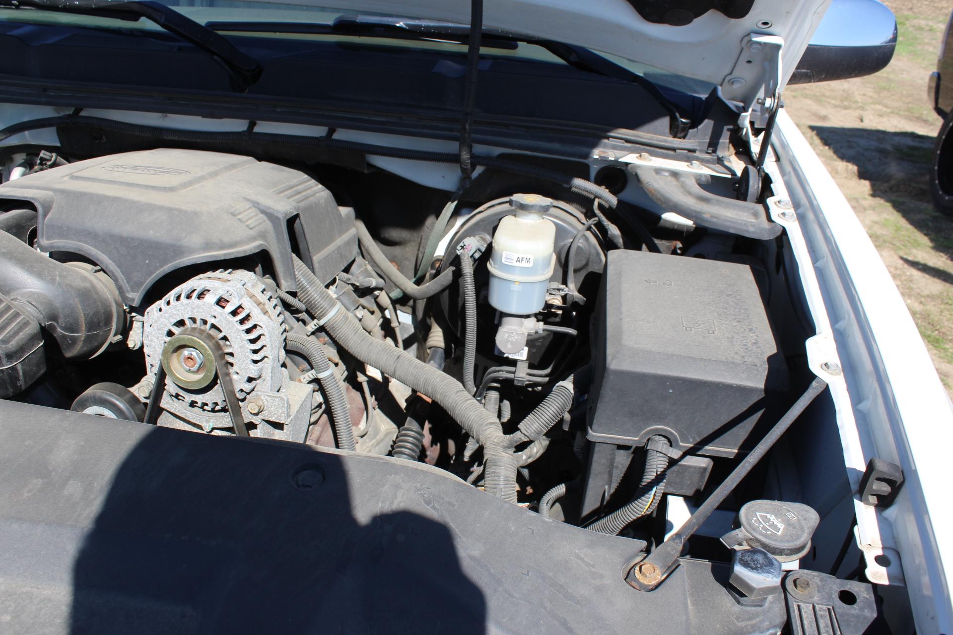 2011 Chevrolet Silverado LTZ, Auto 4x4, 5.3L Flexfuel, 5'8" Box, Dual Zone Climate Control,