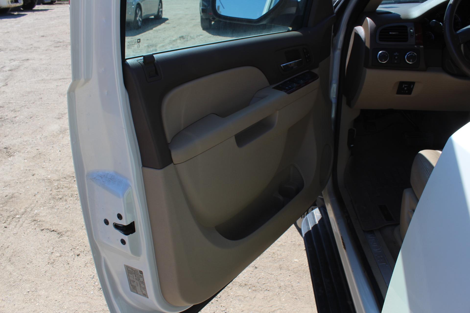2011 Chevrolet Avalanche 1500 LTZ, 5.3L Flexfuel, Auto 4x4, Auto Trans, 4 Door,