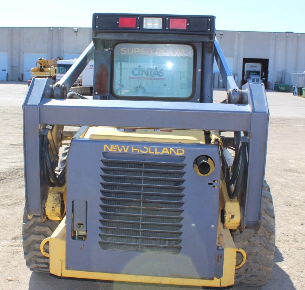 2000 New Holland LS180 Skidloader, 2 Speed, Enclosed Cab, Heat, Aux Hyd, 12-16.5 Tires,