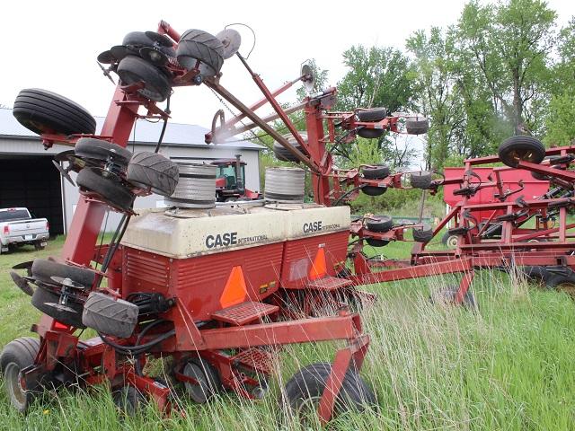 CaseIH 12R30” 900 Cyclo Planter, Semi Mounted, Lift Assist, Disk Style Row