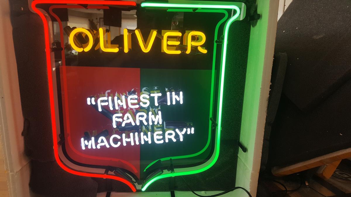 NEW OLIVER NEON LIGHT, NO SHIPPING