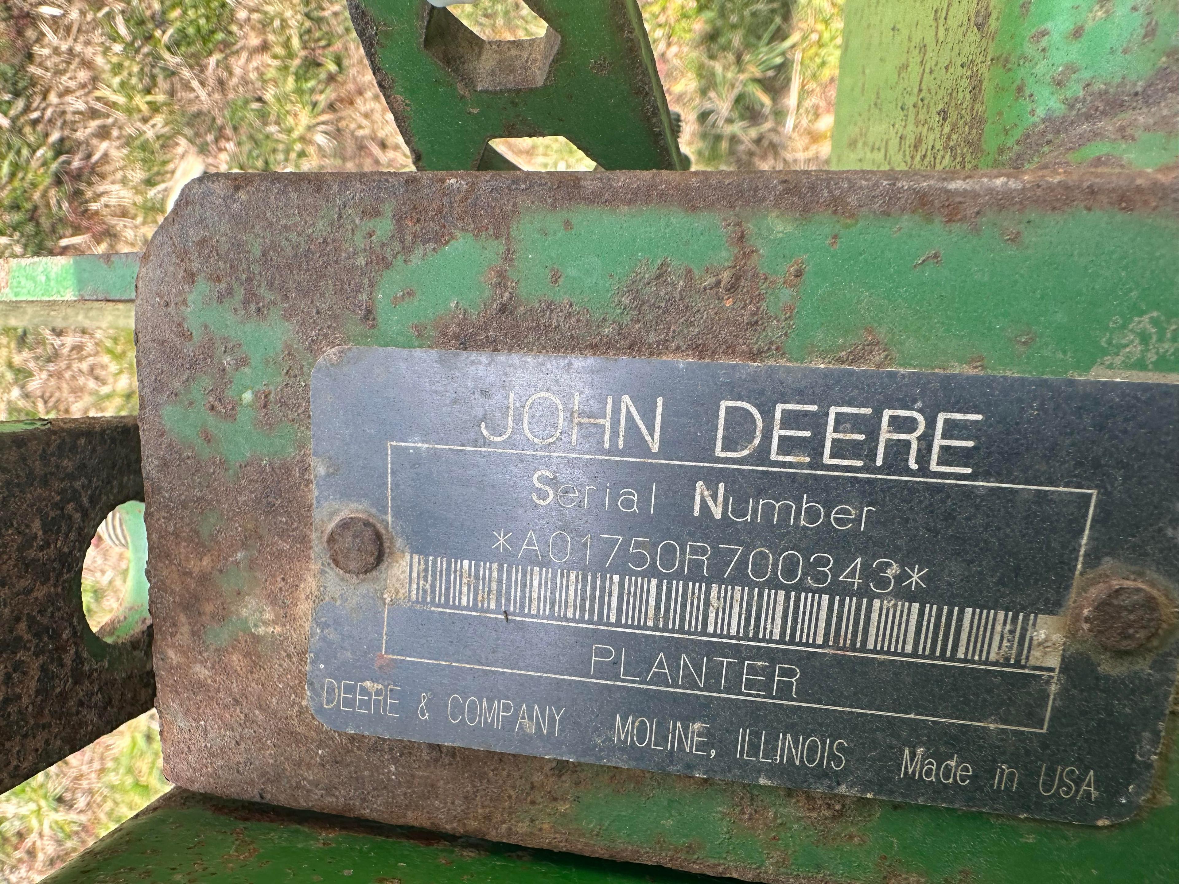 John Deere 1750 Conservation 4X30 Planter With Dry Fertilizer
