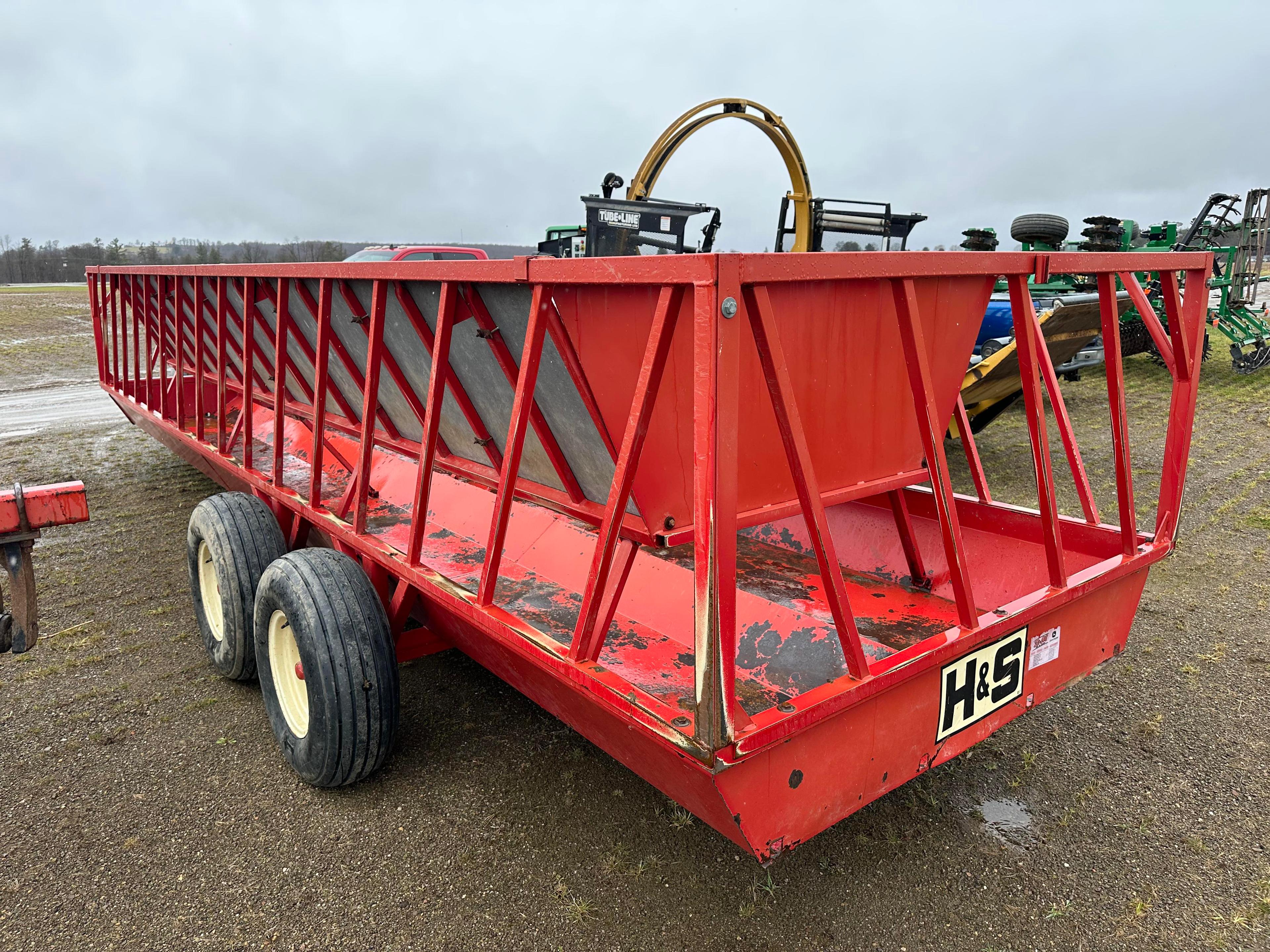 H&S 24’ Tandem Axle Feeder Wagon With Inserts,Good Floor