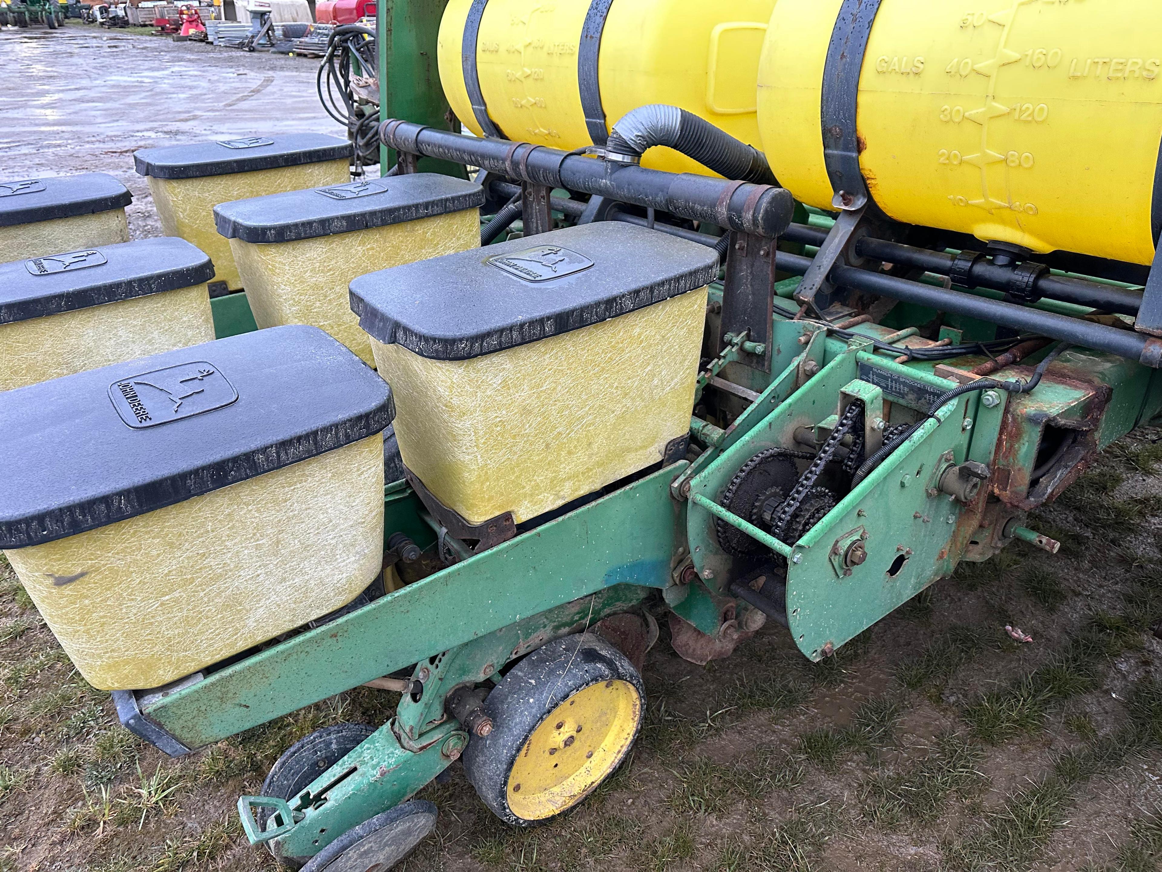 John Deere 7200  Vacuum 12X30 Planter With Liquid Fertilizer