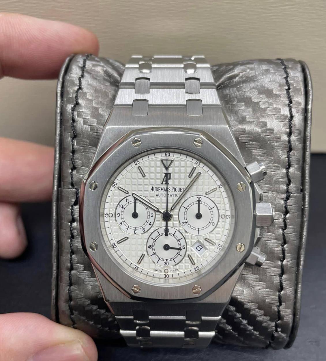 Audemars Piguet 39mm Comes with Box & Papers