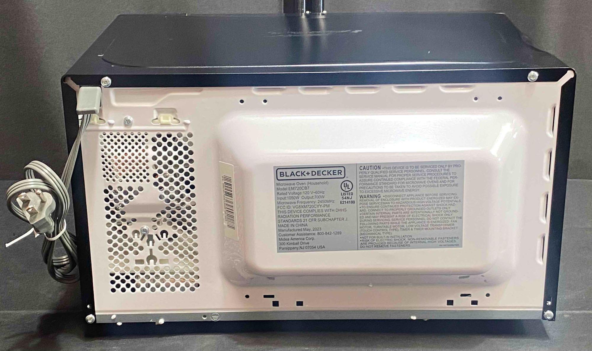BLACK+DECKER Digital Microwave Oven with Turntable Push-Button Door