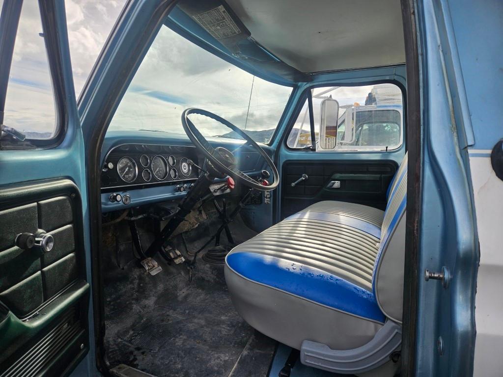 1977 Ford F750 6 Wheel Truck