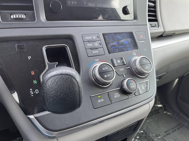 2015 Toyota Sienna L 4 Door Mini Van
