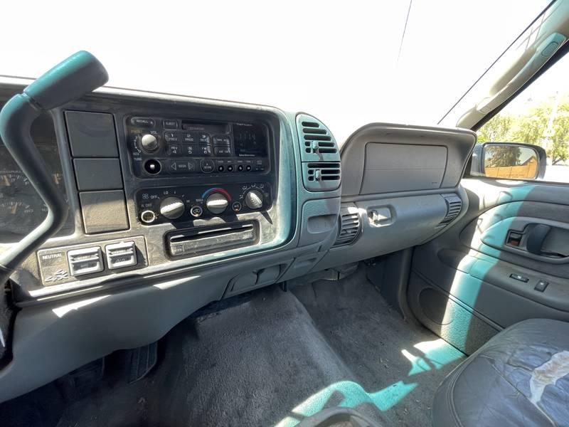 1999 Chevrolet Suburban 4X4 4 Door SUV