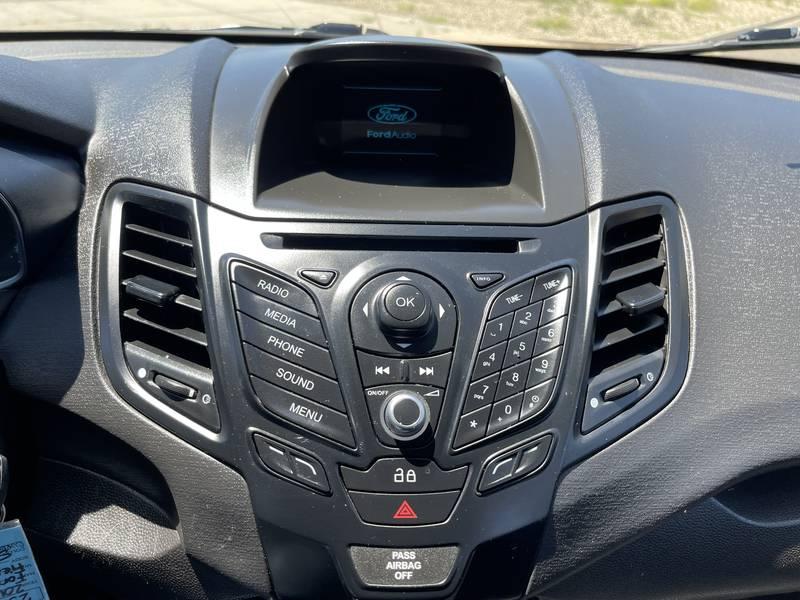 2015 Ford Fiesta SE 4 Door Hatchback