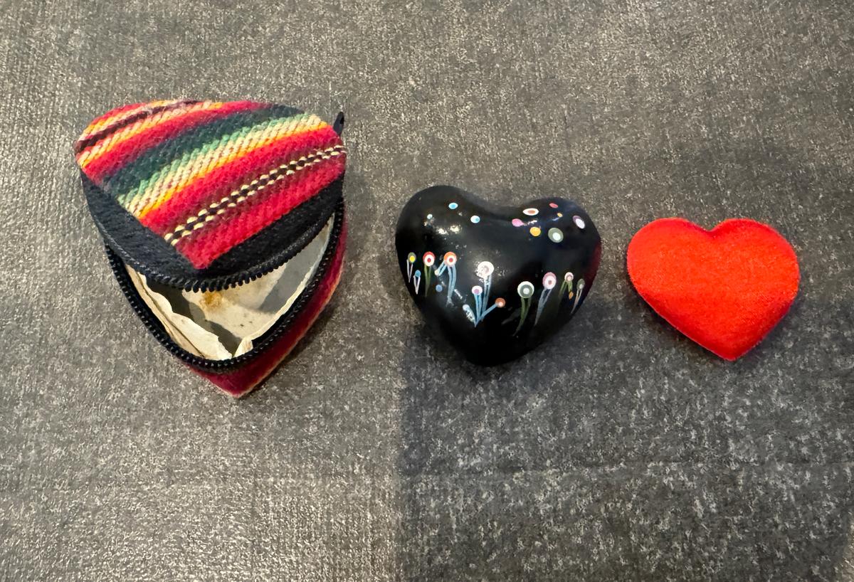 SMALL HEART POCKET BOX WITH HAND PAINTED HEART THAT CHIMES THAT FITS INSIDE