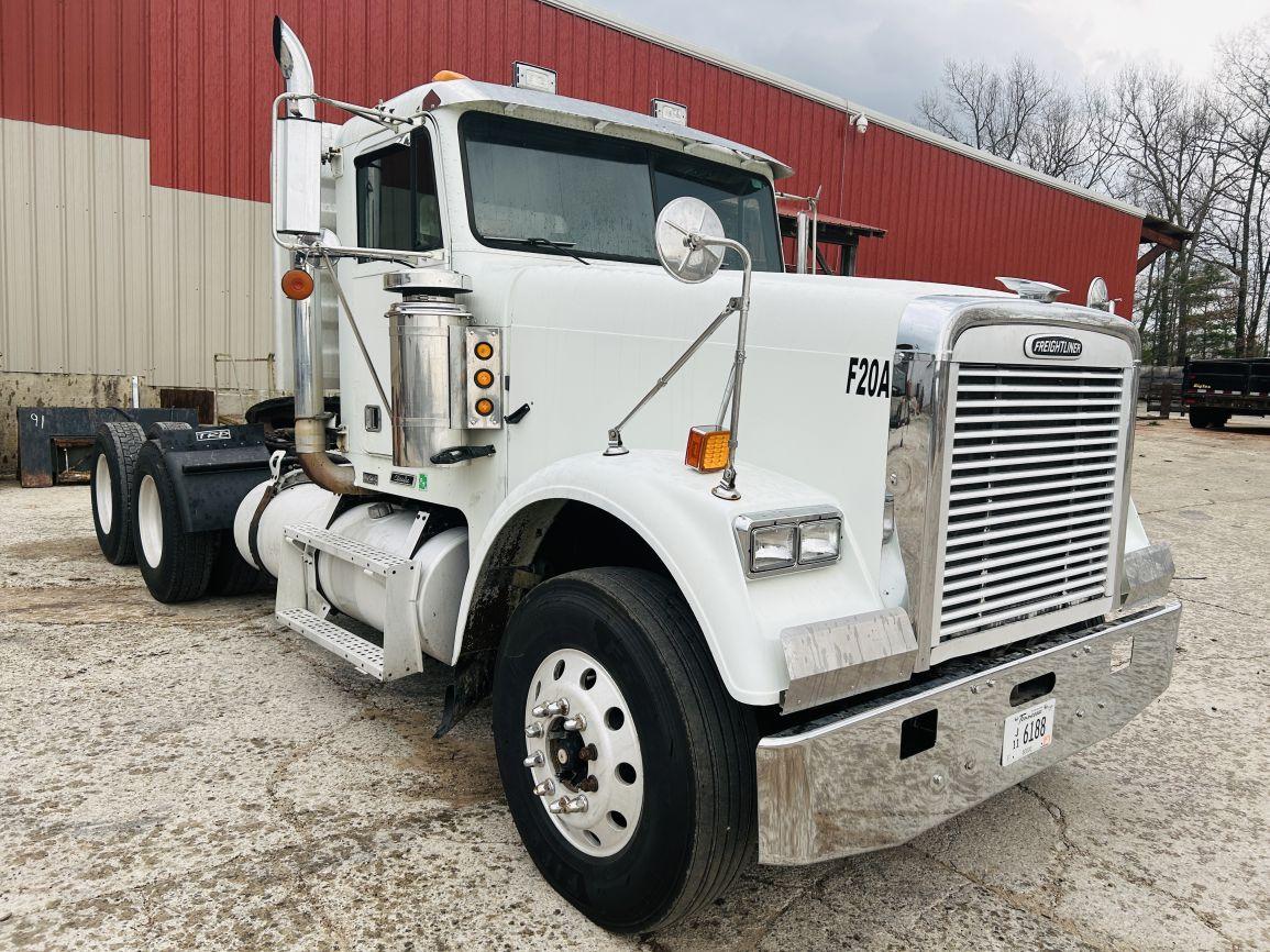 2000 FREIGHTLINER FLD120 Classic T/A Truck Tractor