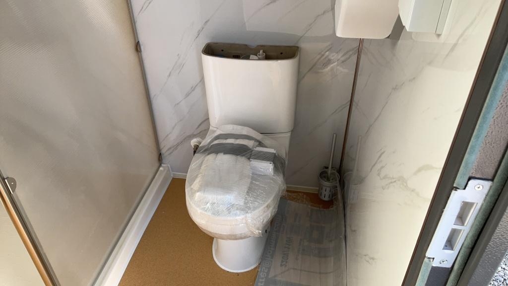 New Mobile Toilet W / Shower and Sink 7' x 6'