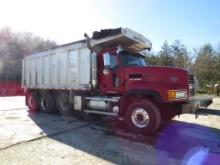 2007 Mack Granite CL700 tri-axel dump truck