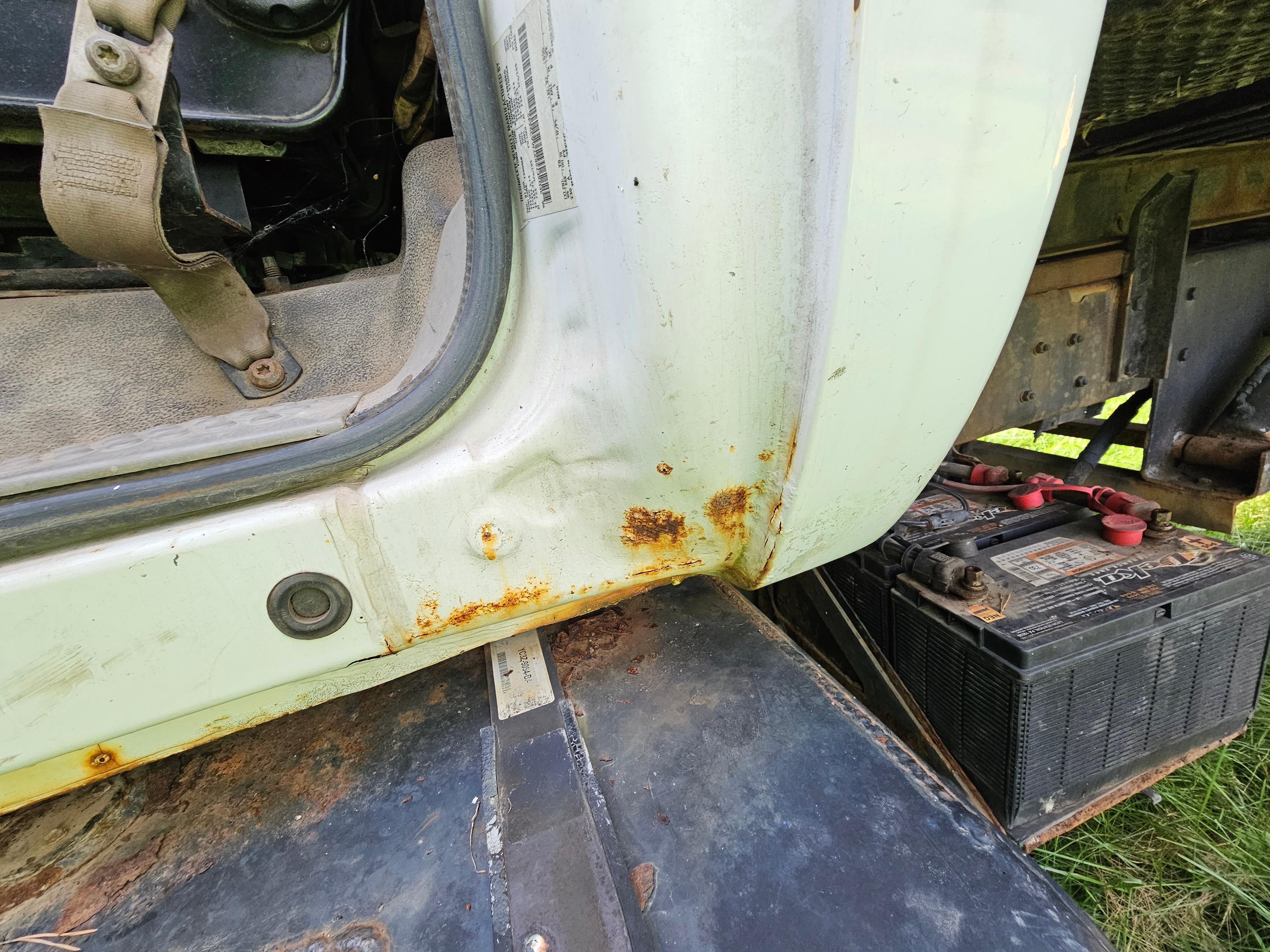 10141—2000 Ford F-750 RollBack frame rot