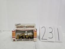 Ertl Mighty Movers IH wheel loader 560 #1850 1/64 scale box fair condition
